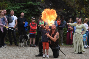 TOUR. Massin Guy. Photo 2 Apprenti cracheur de feu